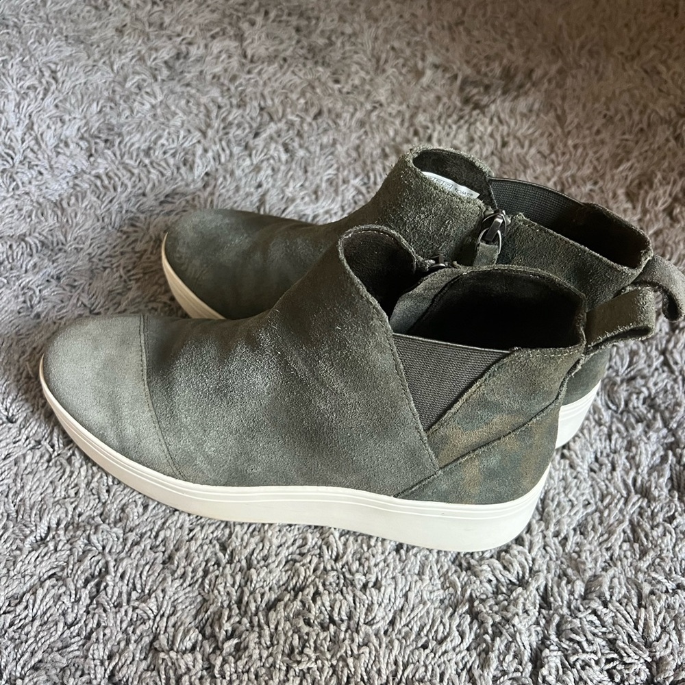 TOMS Olive Green Women's Fashion Sneakers